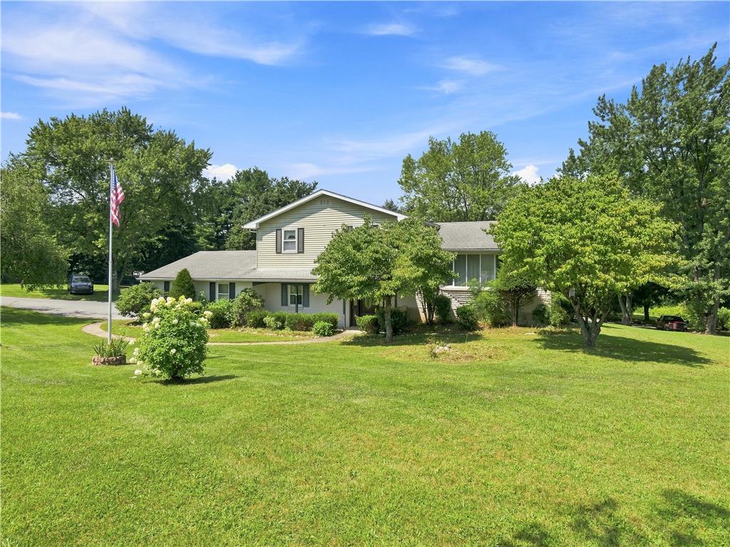 2815 Semmel Rd, North Whitehall Twp, PA 18080 photo