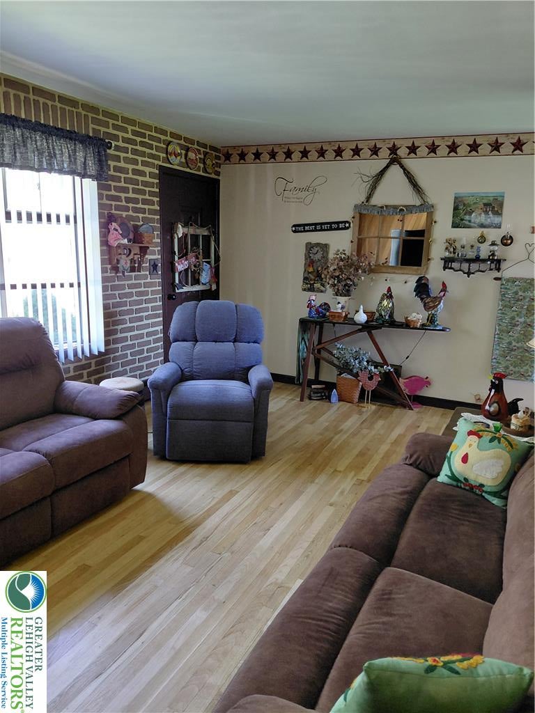 3232 Highland Rd, Lowhill Twp, PA 18069 photo