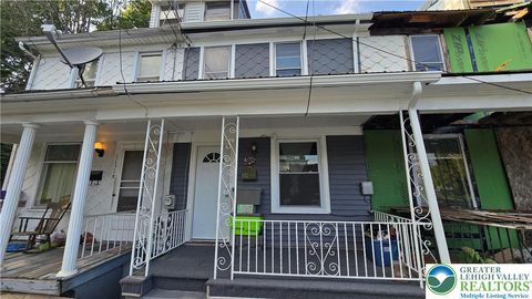 Townhouse in Other PA Counties PA 1149 W Wood Street.jpg