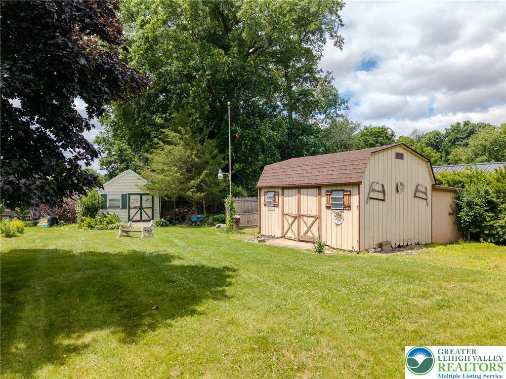 40 Locke Heights Rd, Washington TWP, PA 18013 photo