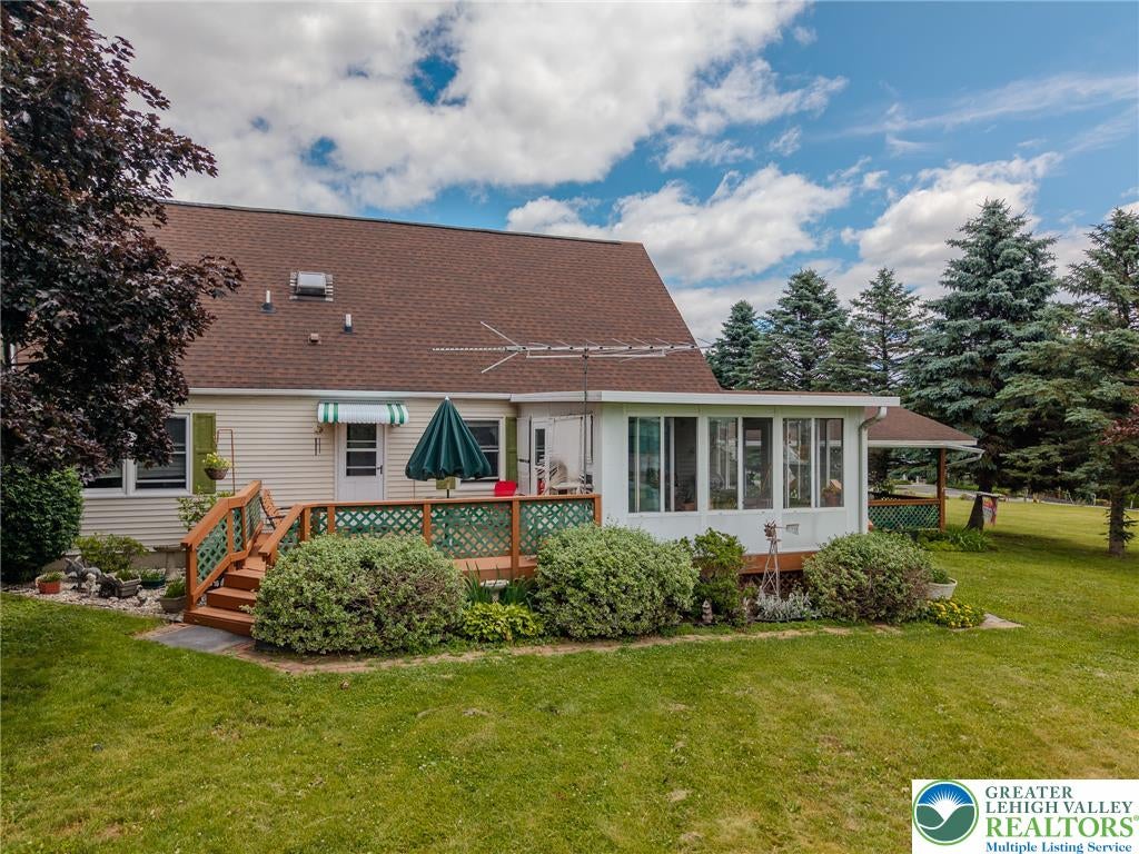 40 Locke Heights Rd, Washington TWP, PA 18013 photo
