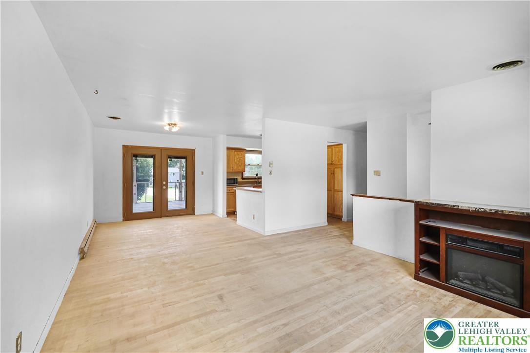 467 W Locust Ln, Lower Nazareth Twp, PA 18064 photo