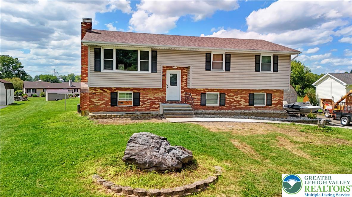 467 W Locust Ln, Lower Nazareth Twp, PA 18064 photo