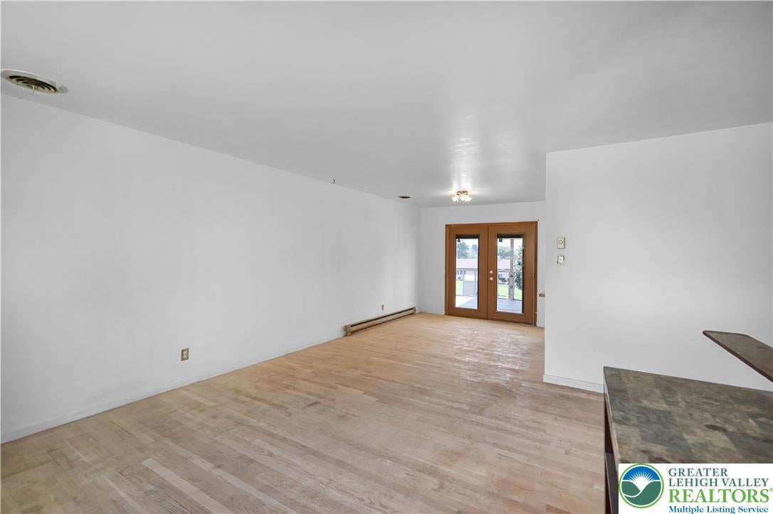 467 W Locust Ln, Lower Nazareth Twp, PA 18064 photo