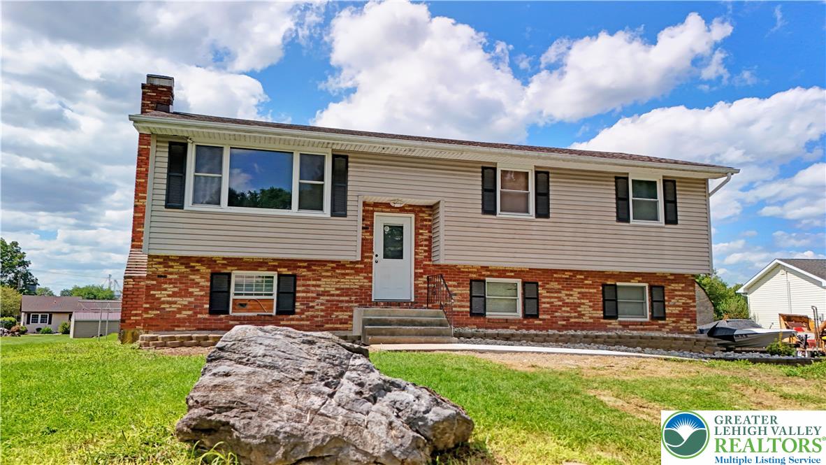 467 Locust Ln, Lower Nazareth Twp, PA 18064
