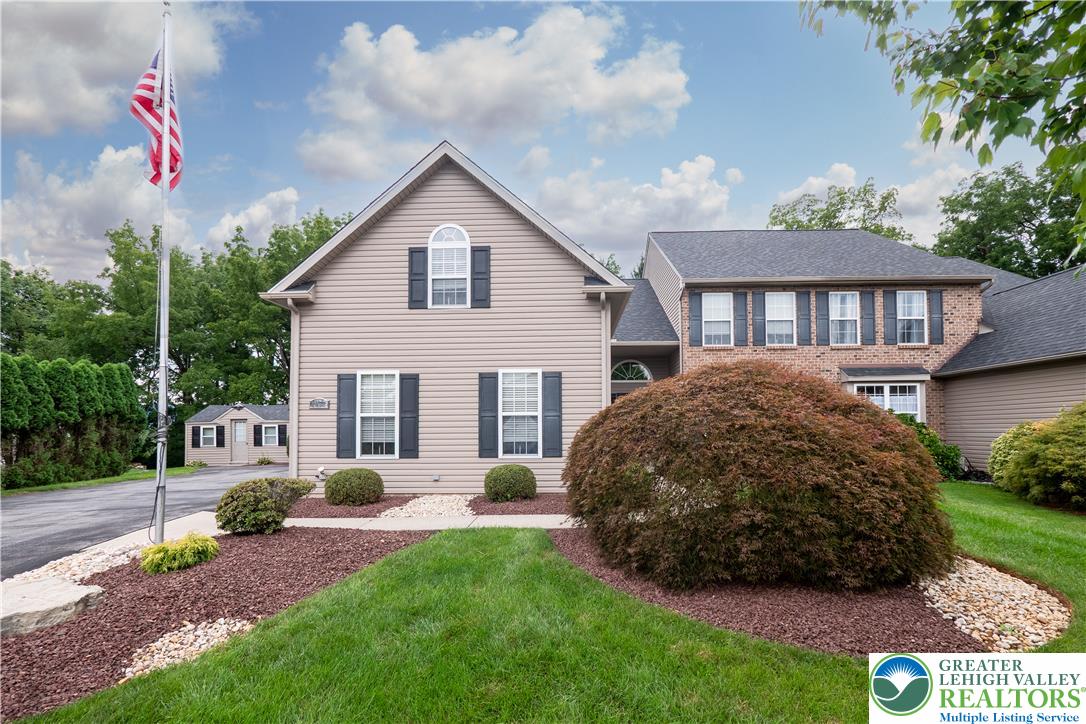 2077 Rolling Meadow Dr, Lower Macungie Twp, PA 18062