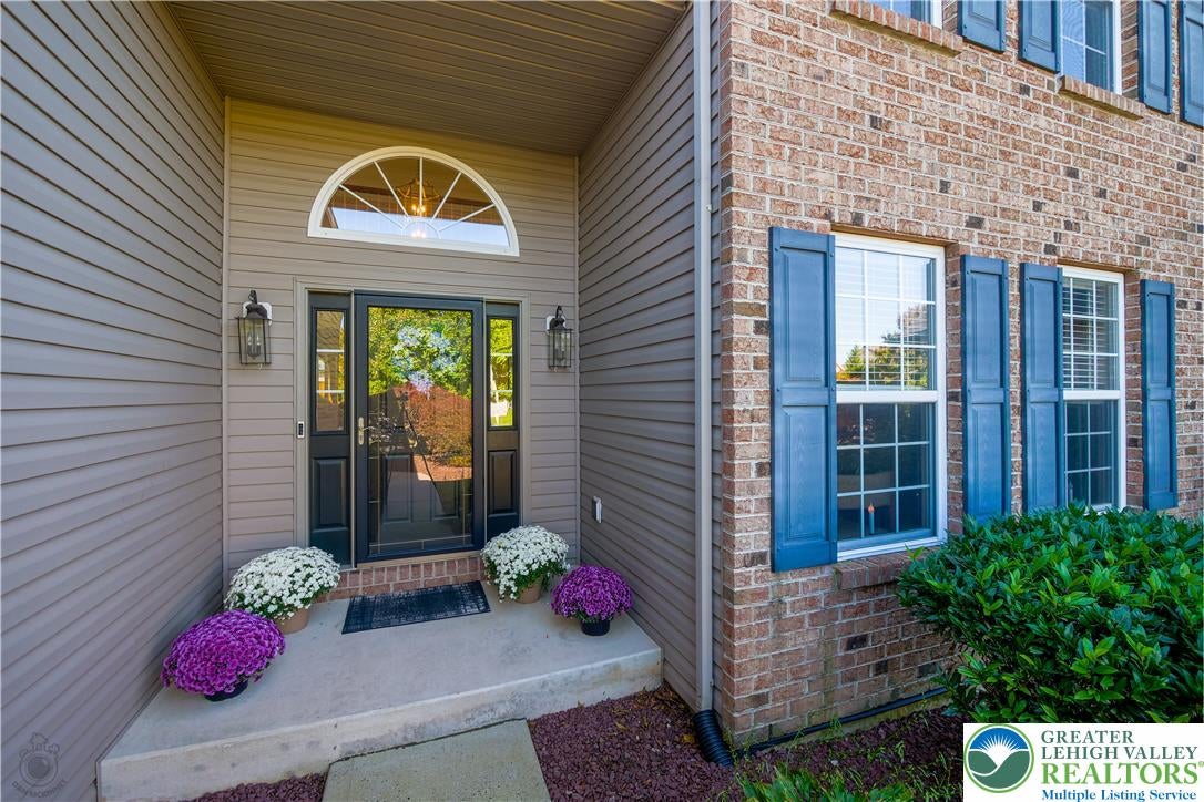 2077 Rolling Meadow Dr, Lower Macungie Twp, PA 18062 photo