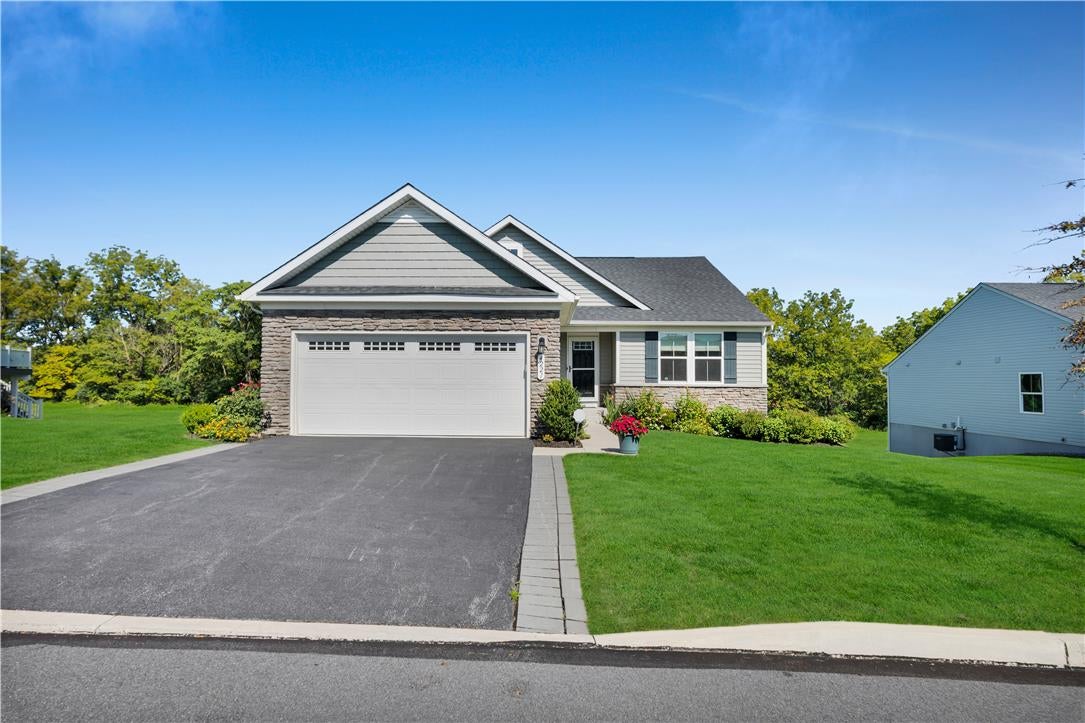 4221 Magnolia Ln, Whitehall Twp, PA 18052