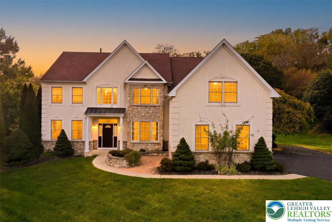 1422 Morningside Dr, South Whitehall Twp, PA 18069