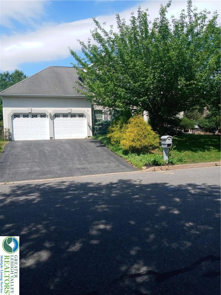 1560 Deer Path Rd, Forks Twp, PA 18040 photo