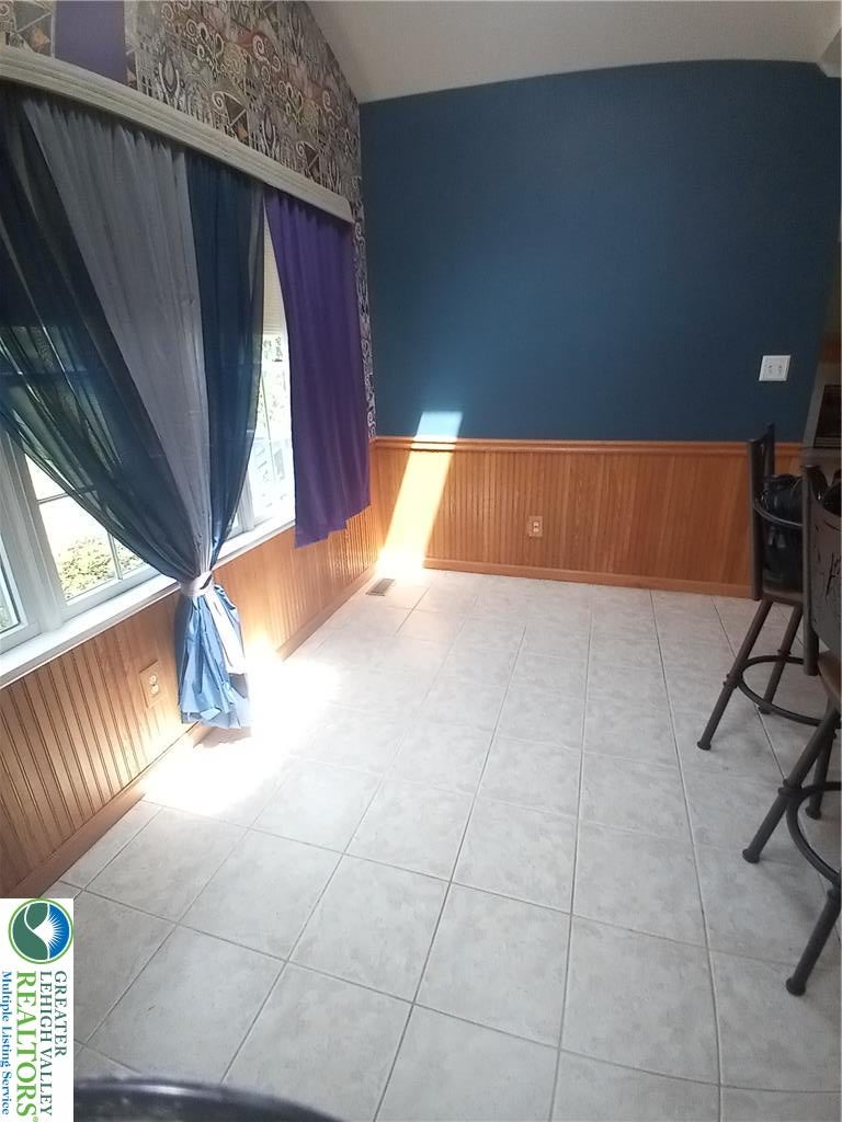 1560 Deer Path Rd, Forks Twp, PA 18040 photo