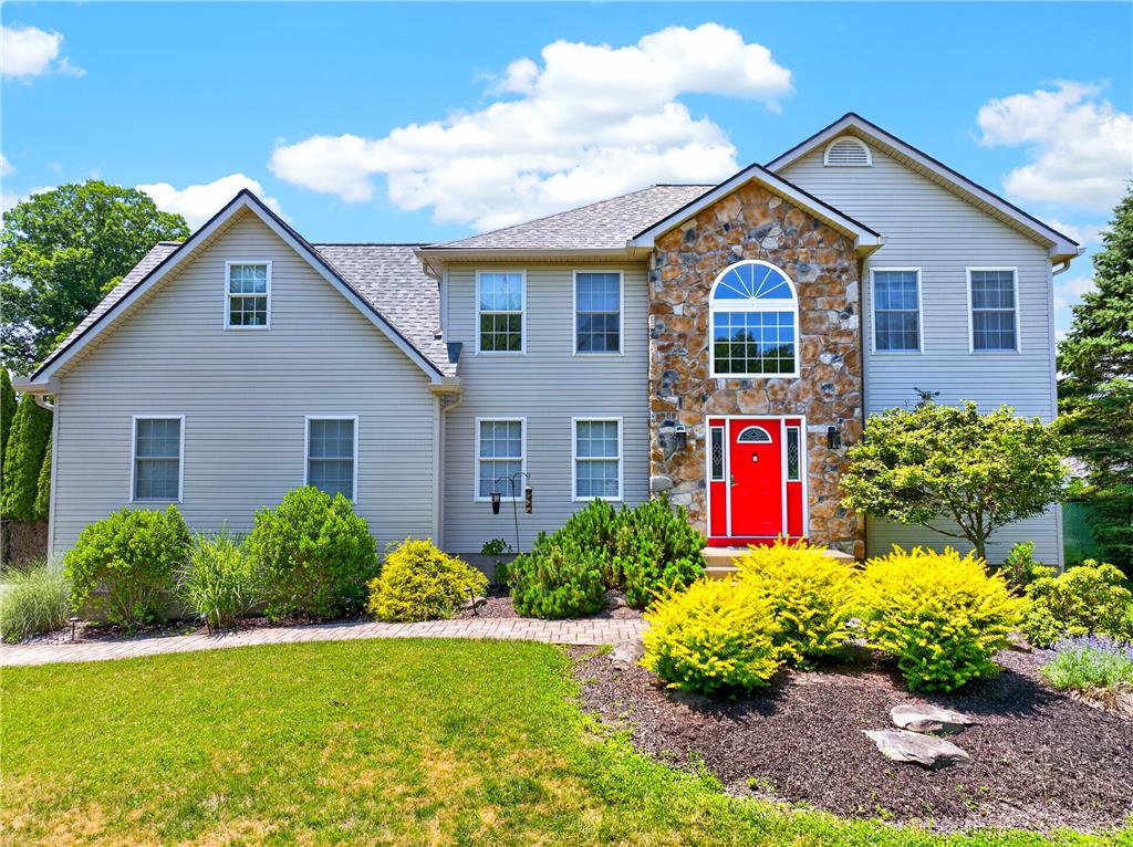 220 Pennbrook Rd, Stroudsburg, PA 18360