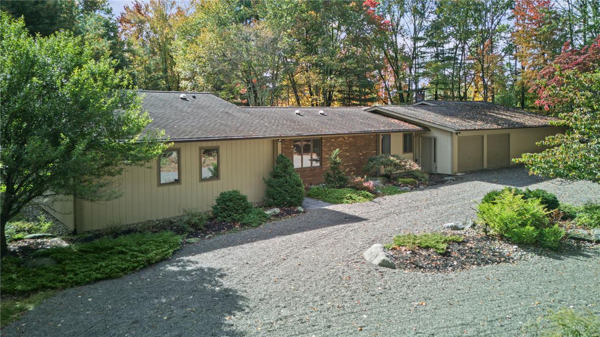141 Roosevelt Rd, Smithfield Twp, PA 18301