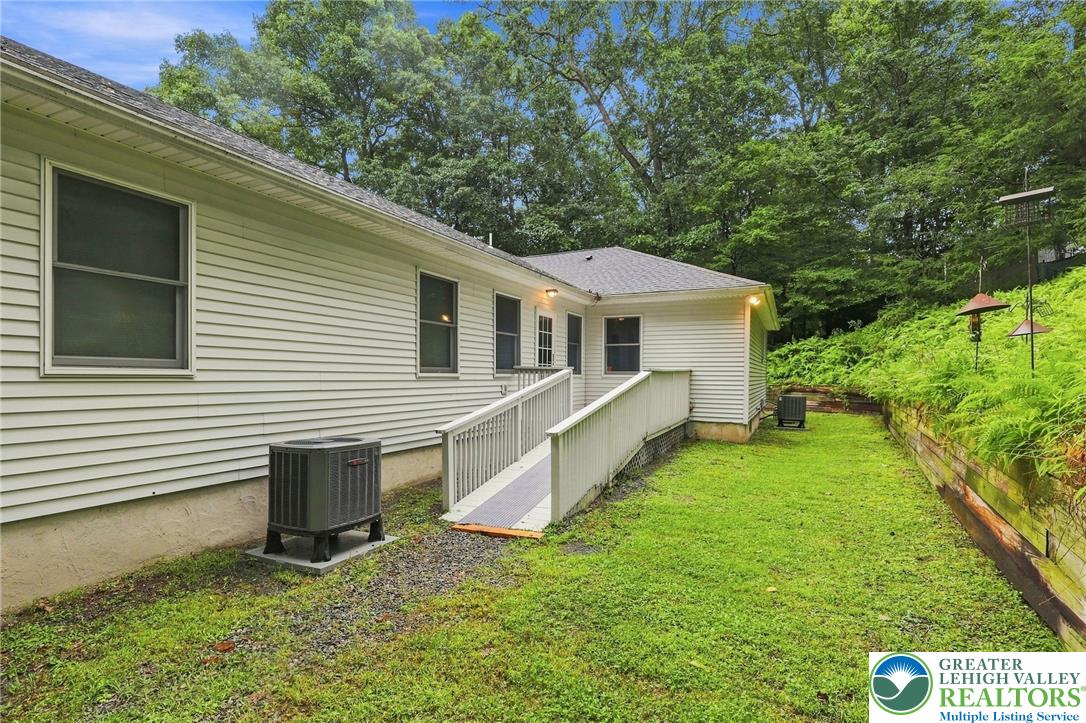 67 King St, East Stroudsburg, PA 18301 photo