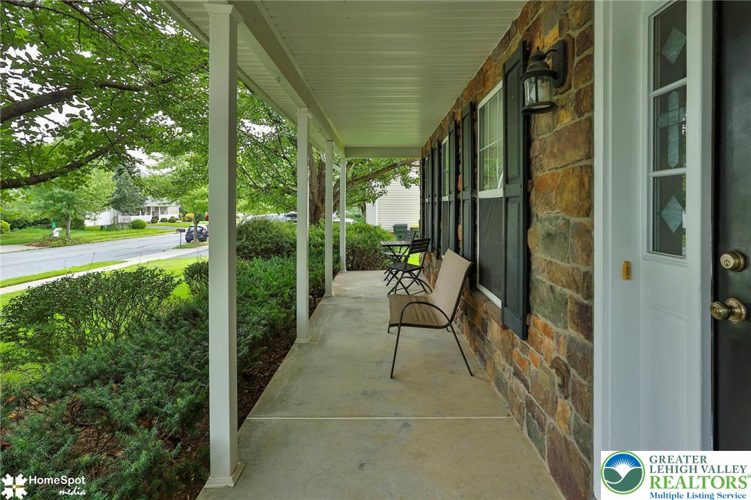 1500 Windmill Ln, Upper Macungie Twp, PA 18031 photo