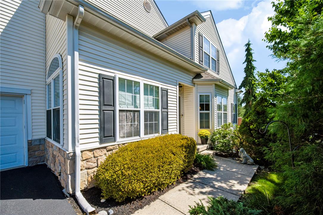 9 Willow Dr, Palmer Twp, PA 18045 photo