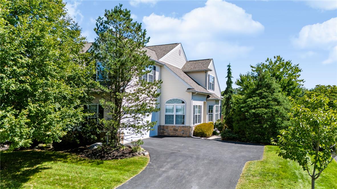 9 Willow Dr, Palmer Twp, PA 18045