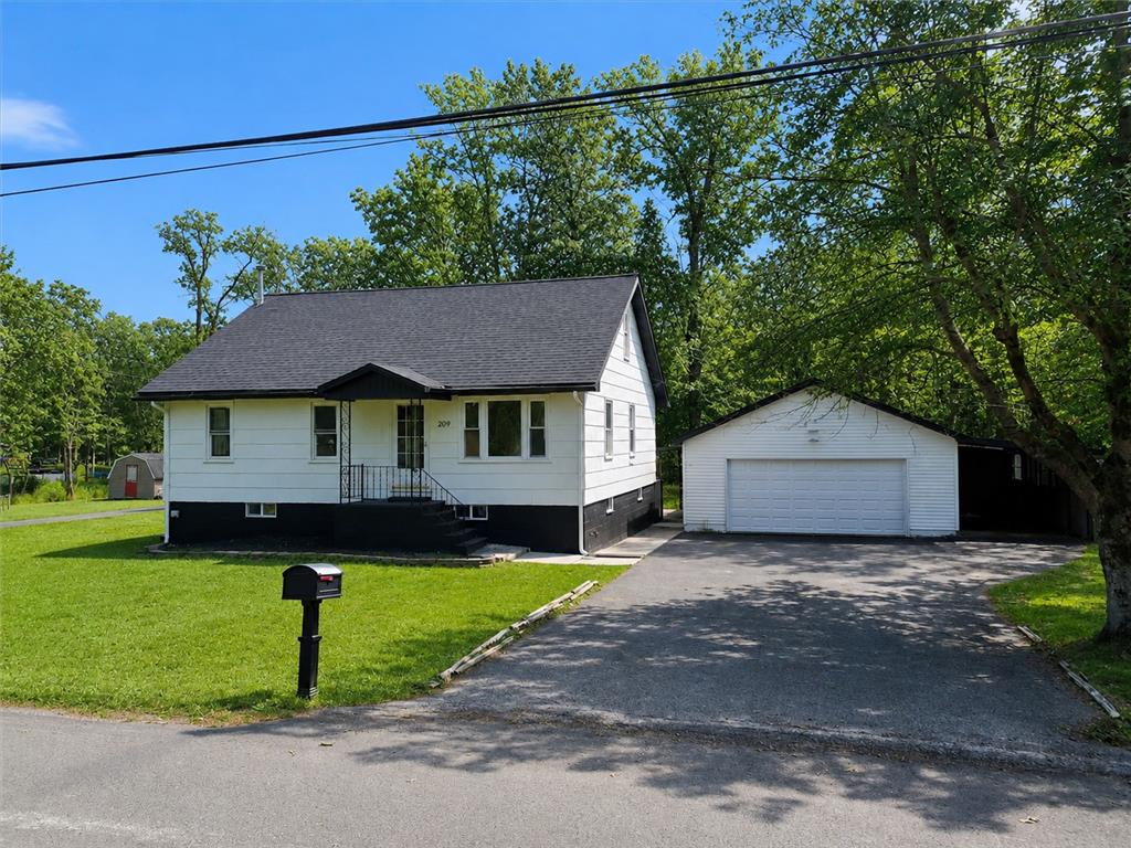 209 W Douglasville Rd, Bushkill Twp, PA 18064 photo