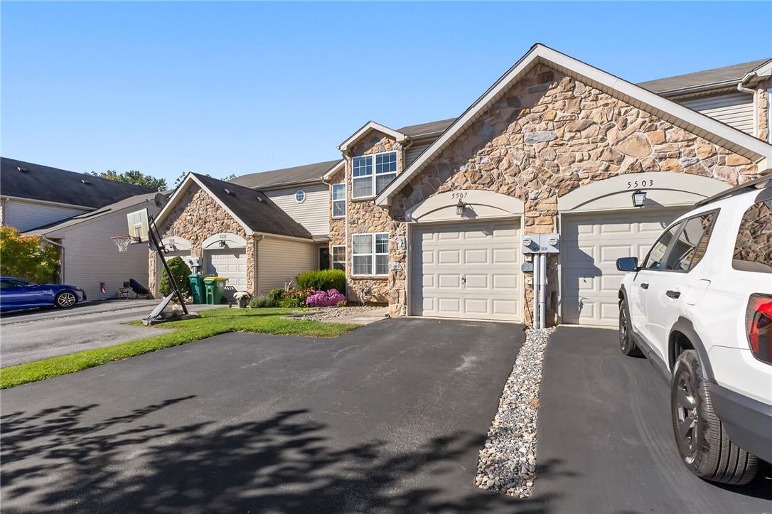 5507 Stonecroft Ln, Lower Macungie Twp, PA 18106 photo