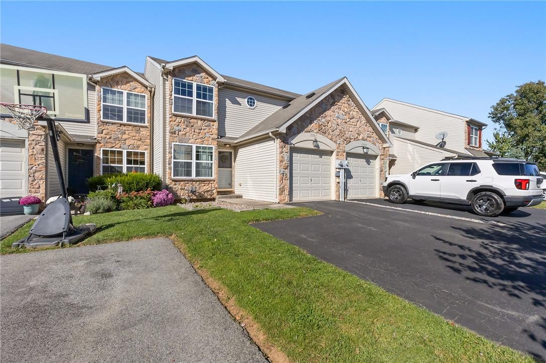 5507 Stonecroft Ln, Lower Macungie Twp, PA 18106 photo