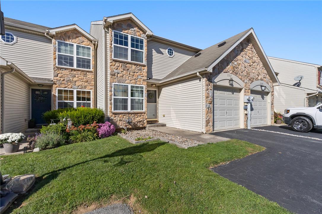 5507 Stonecroft Ln, Lower Macungie Twp, PA 18106 photo
