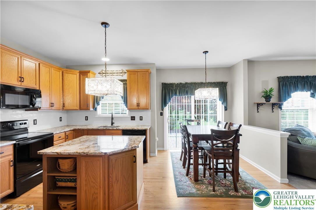 1263 Crofton Dr, Hanover Twp, PA 18017 photo