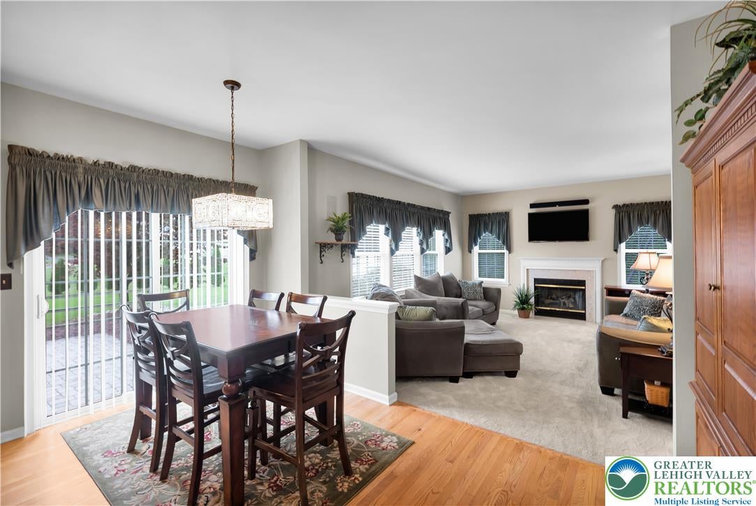 1263 Crofton Dr, Hanover Twp, PA 18017 photo