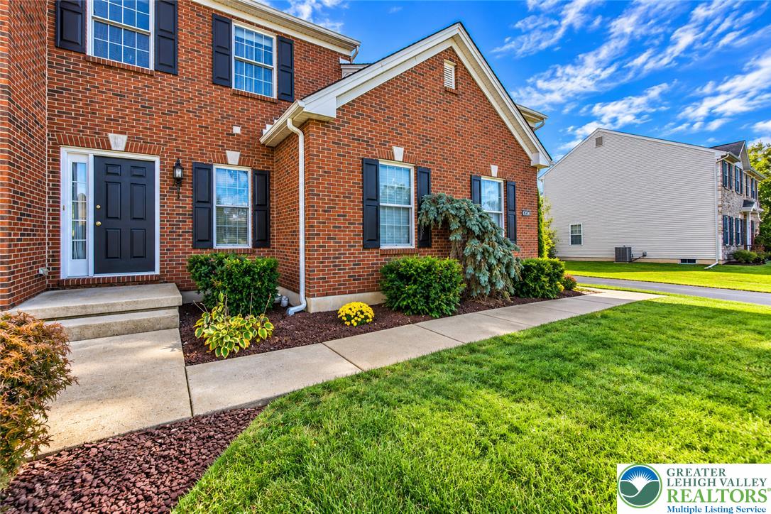 1263 Crofton Dr, Hanover Twp, PA 18017 photo
