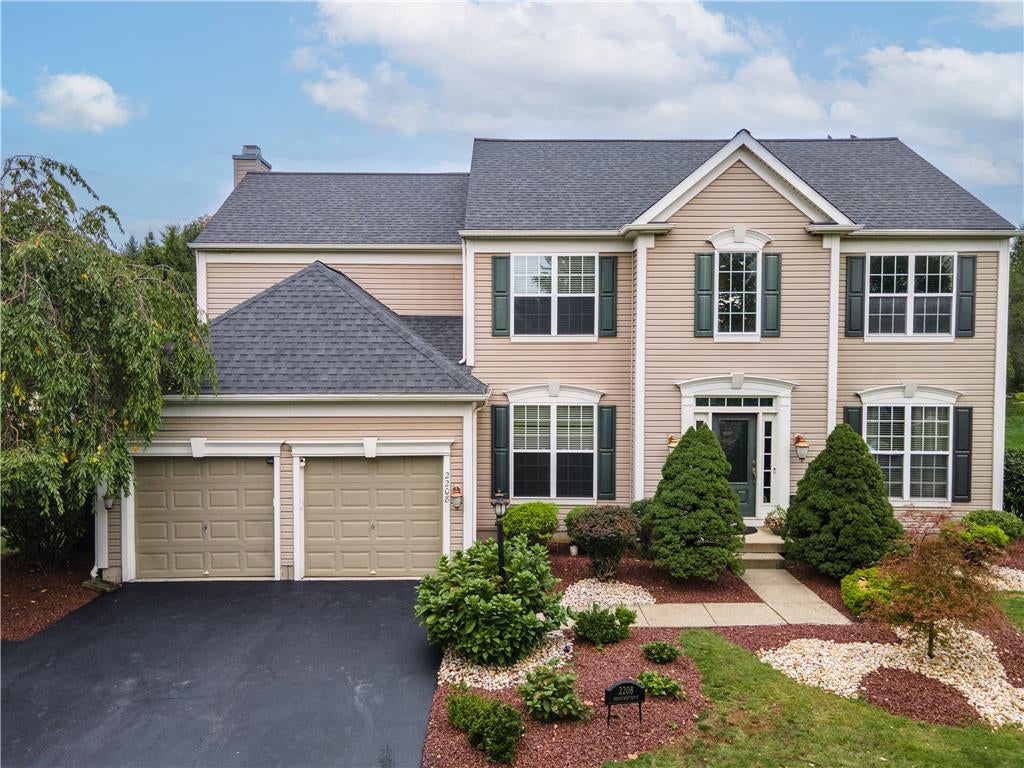 2208 Pembrooke Dr, Lower Macungie Twp, PA 18062