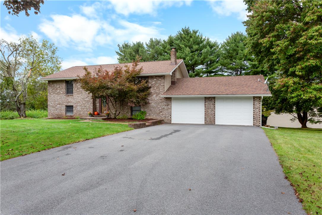 1004 Tara View Dr, Stroud Twp, PA 18360 photo