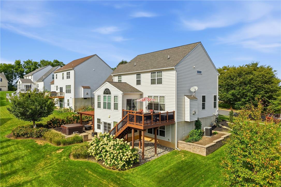 900 Kingston Ln, Upper Macungie Twp, PA 18031 photo