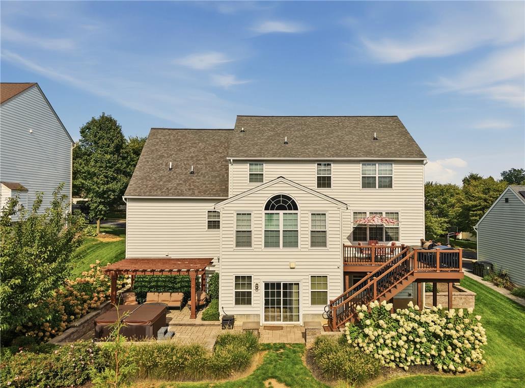 900 Kingston Ln, Upper Macungie Twp, PA 18031 photo