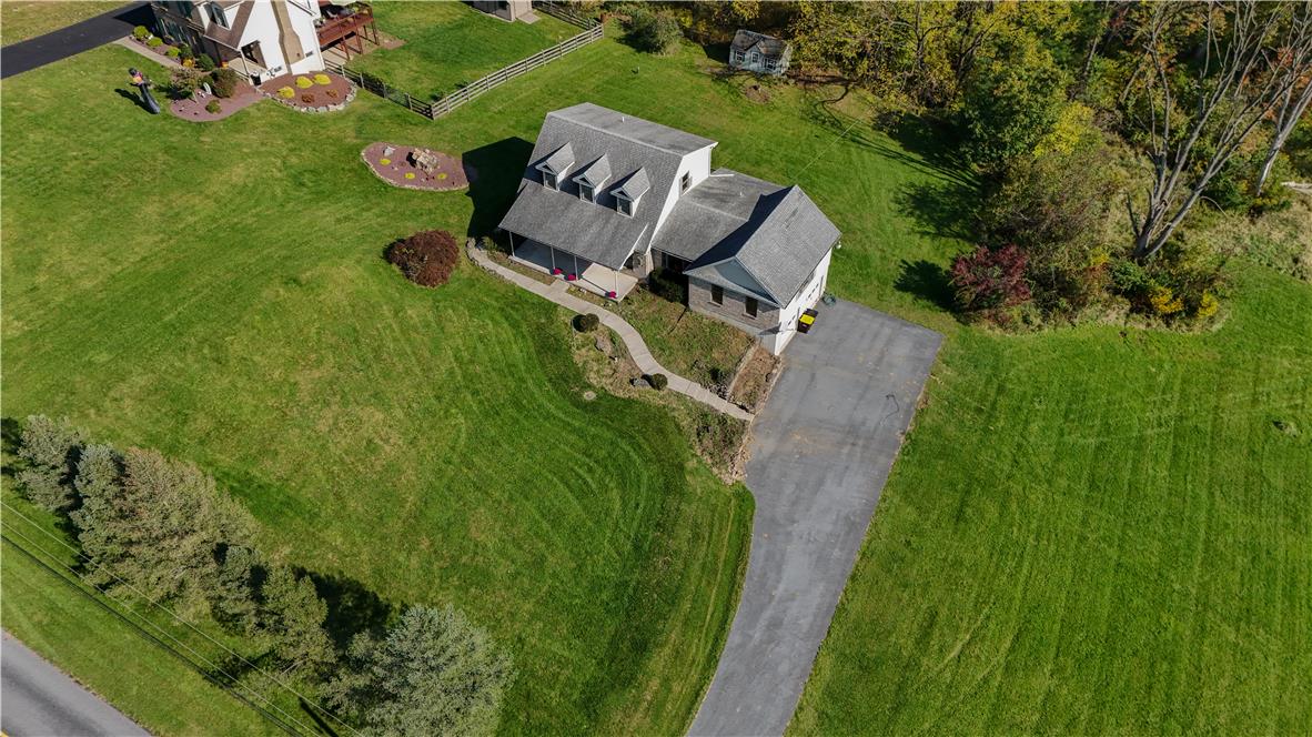 4015 Country Side Ln, Lower Saucon Twp, PA 18055 photo