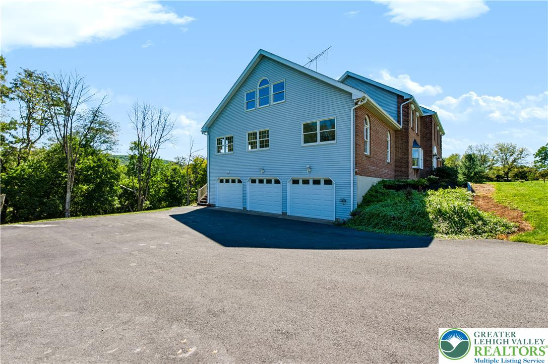 1556 Farmersville Rd, Bethlehem Twp, PA 18020 photo