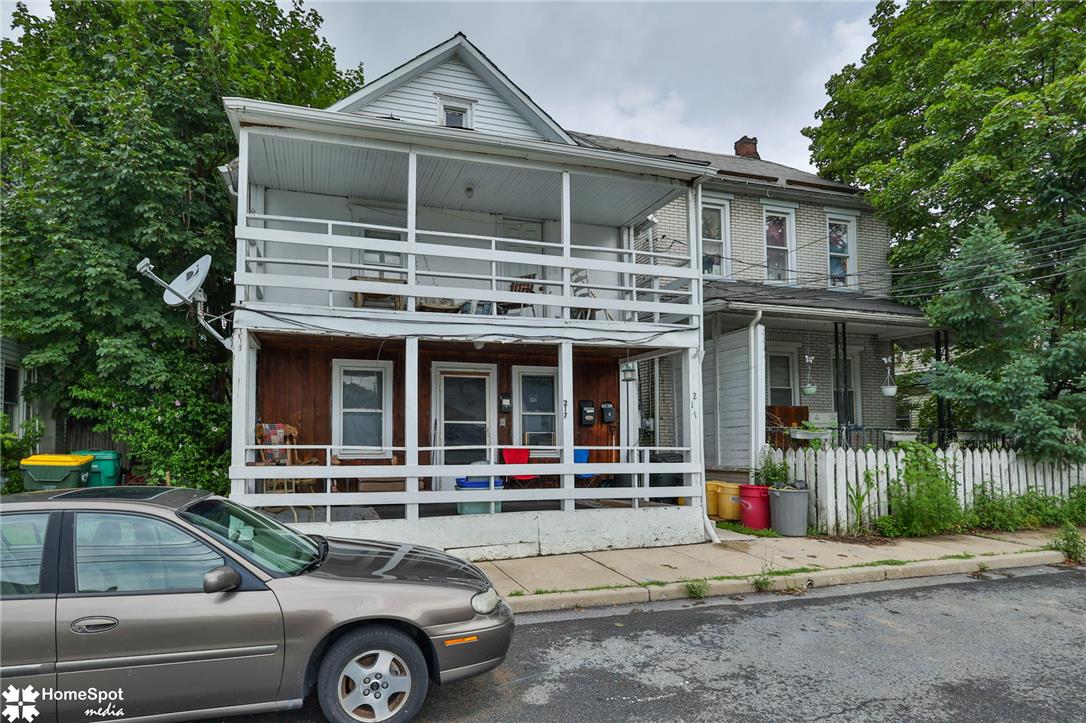 217 Pen Argyl St, Pen Argyl Borough, PA 18072 photo