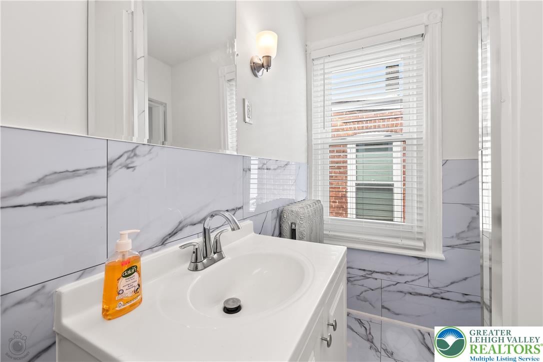 1418 W Chew St, Allentown City, PA 18102 photo