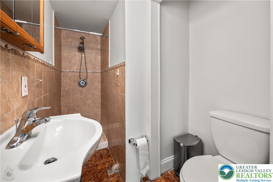 1418 W Chew St, Allentown City, PA 18102 photo