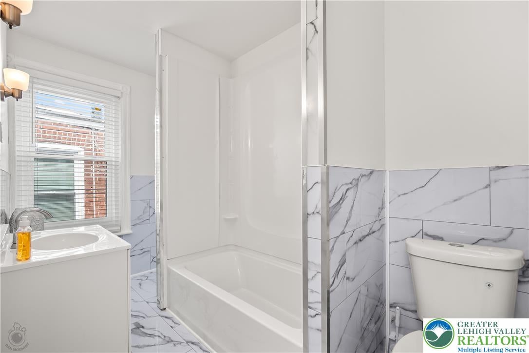 1418 W Chew St, Allentown City, PA 18102 photo