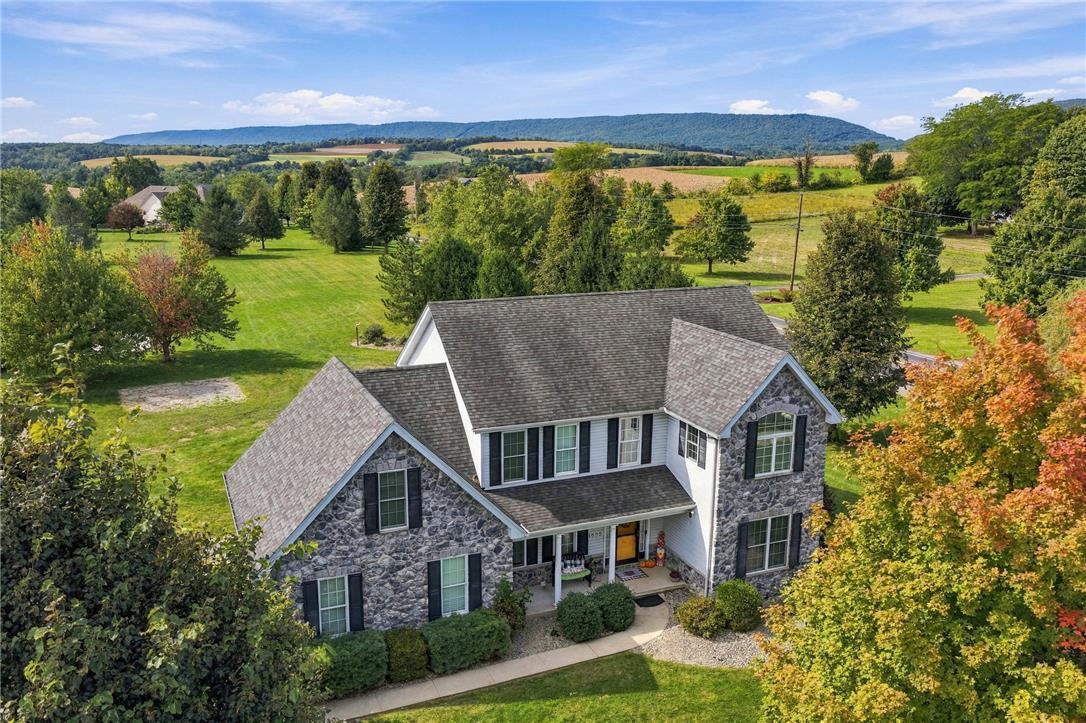 1695 Kings Ct, Plainfield Twp, PA 18072