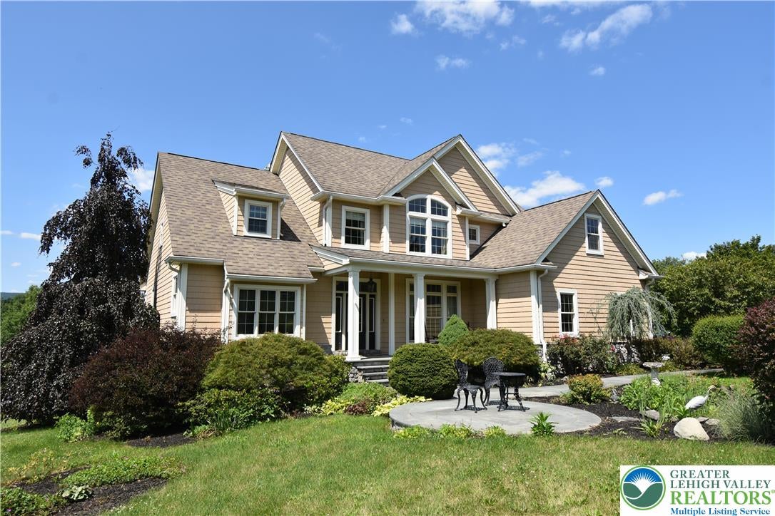 297 Treeline Dr, Washington TWP, PA 18072