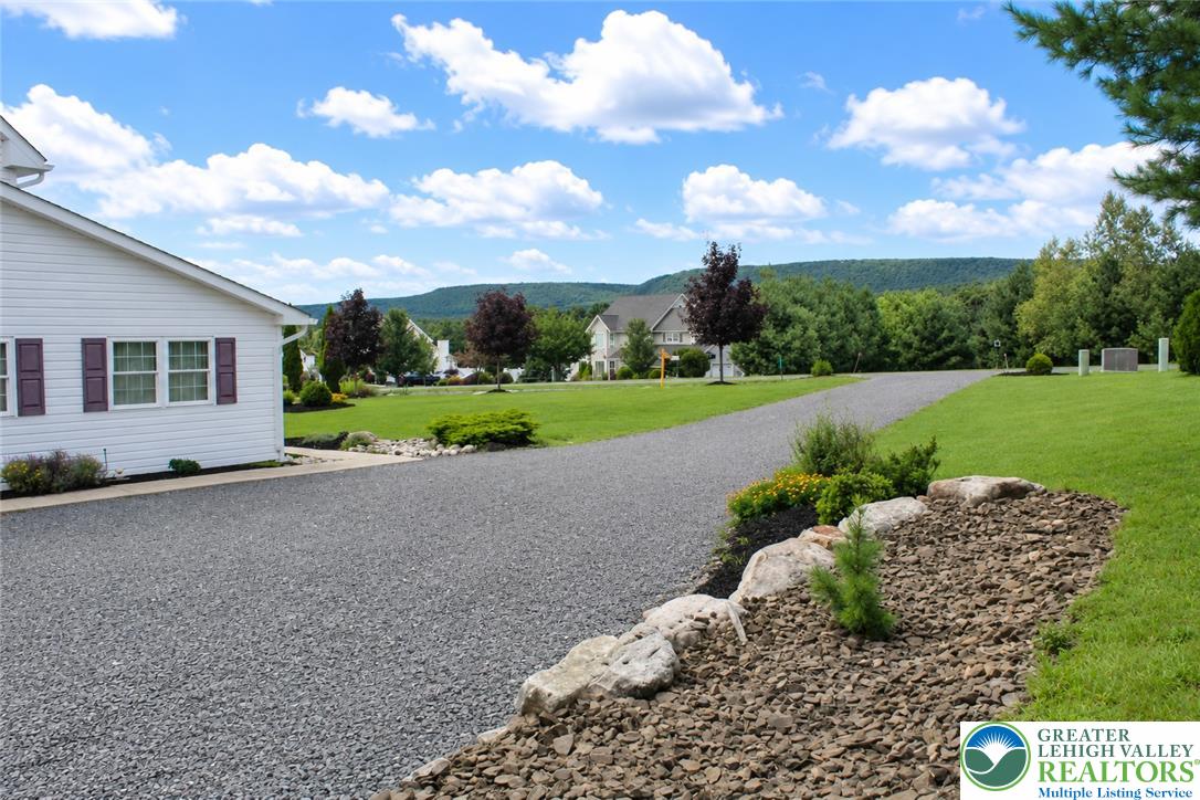 203 Terrace Dr, Chestnuthill Twp, PA 18353 photo