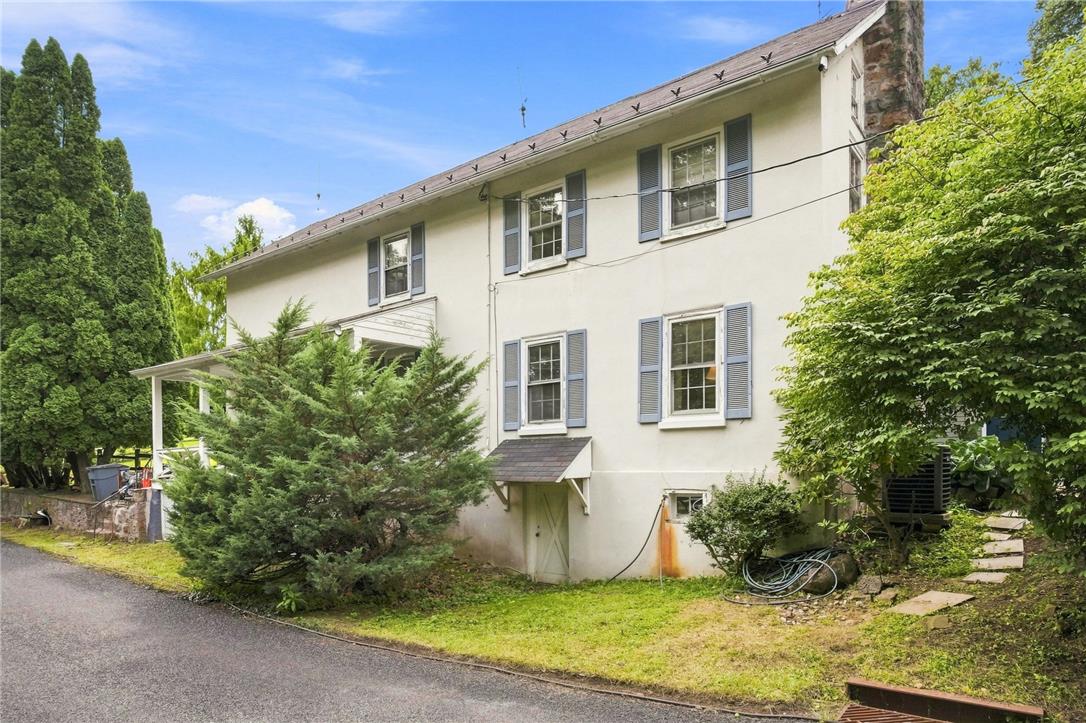 3408 Oak Hill Rd, Emmaus Borough, PA 18049 photo