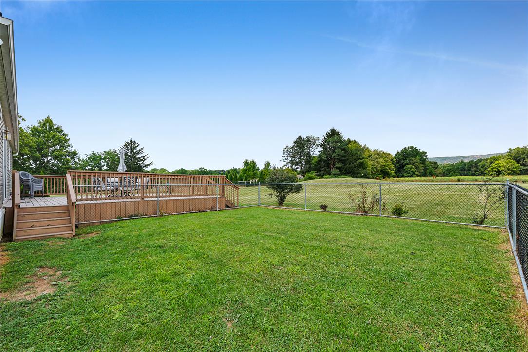 4452 W Mountain View Dr, Lehigh Twp, PA 18088 photo