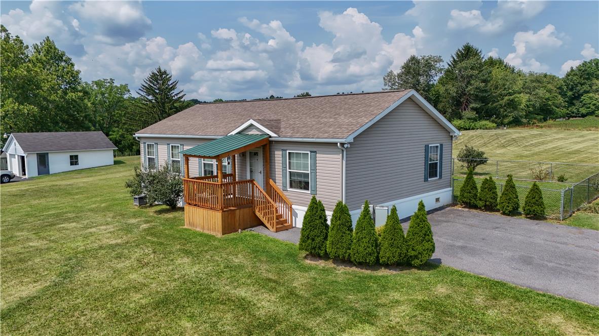 4452 W Mountain View Dr, Lehigh Twp, PA 18088 photo