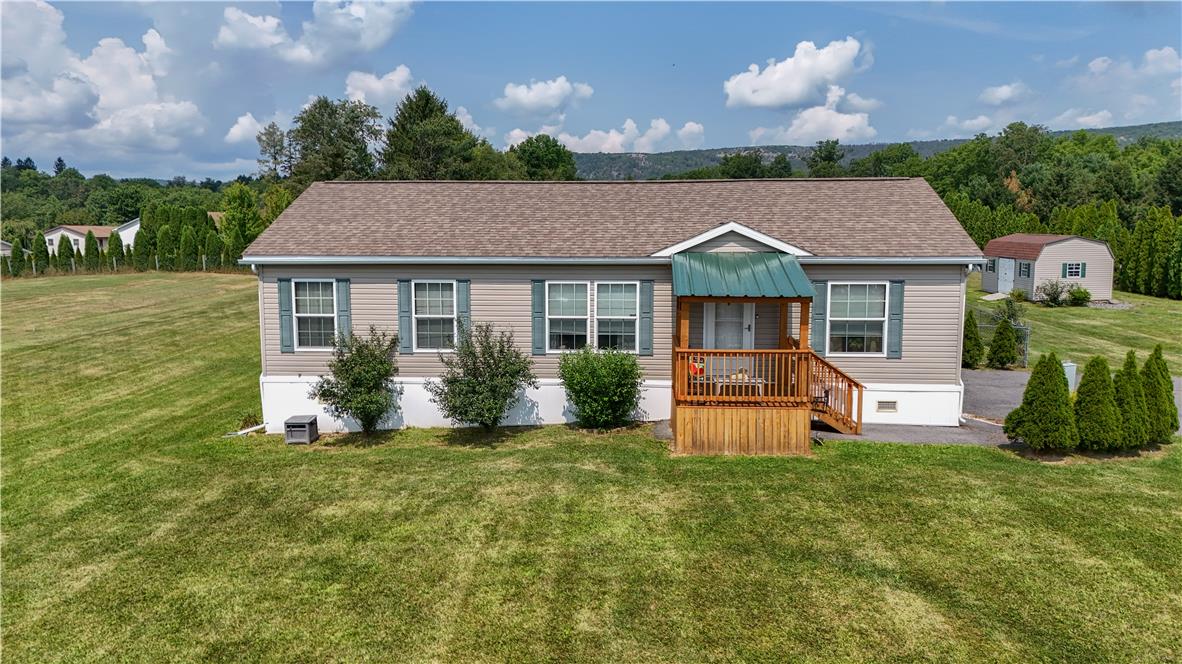 4452 W Mountain View Dr, Lehigh Twp, PA 18088 photo