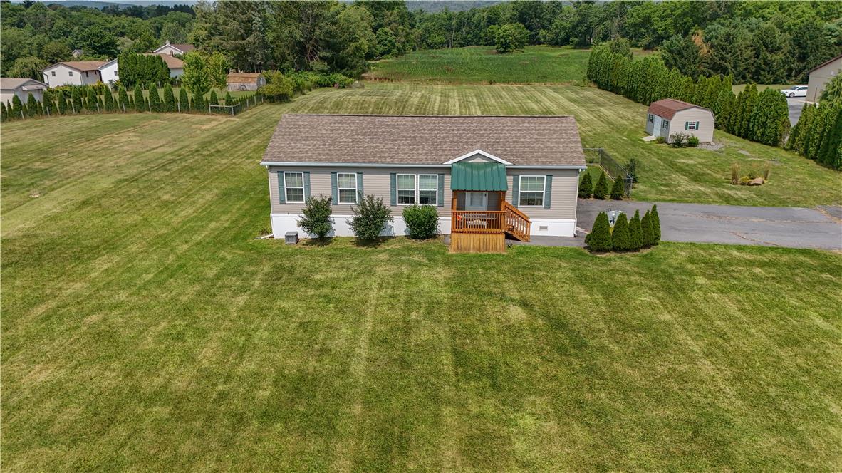 4452 Mountain View Dr, Lehigh Twp, PA 18088