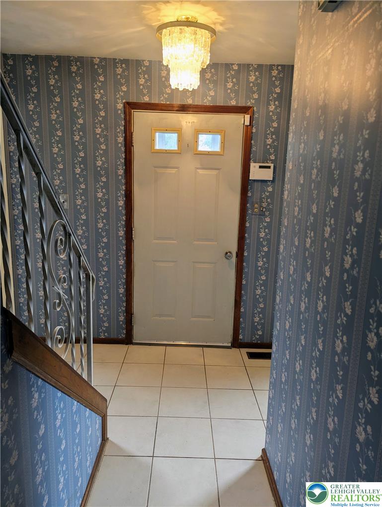 1833 Latta St, South Whitehall Twp, PA 18104 photo