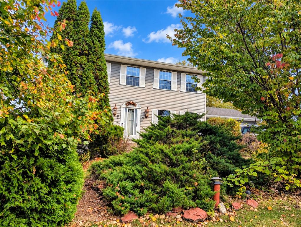 1833 Latta St, South Whitehall Twp, PA 18104 photo