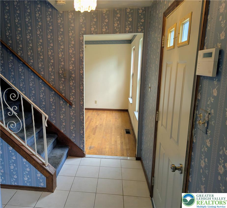 1833 Latta St, South Whitehall Twp, PA 18104 photo