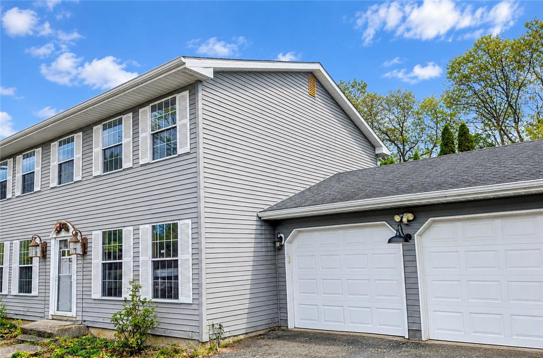 1833 Latta St, South Whitehall Twp, PA 18104 photo